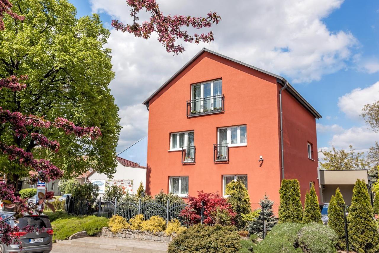 Elendris - Ubytovani U Kostela Brünn Exterior foto