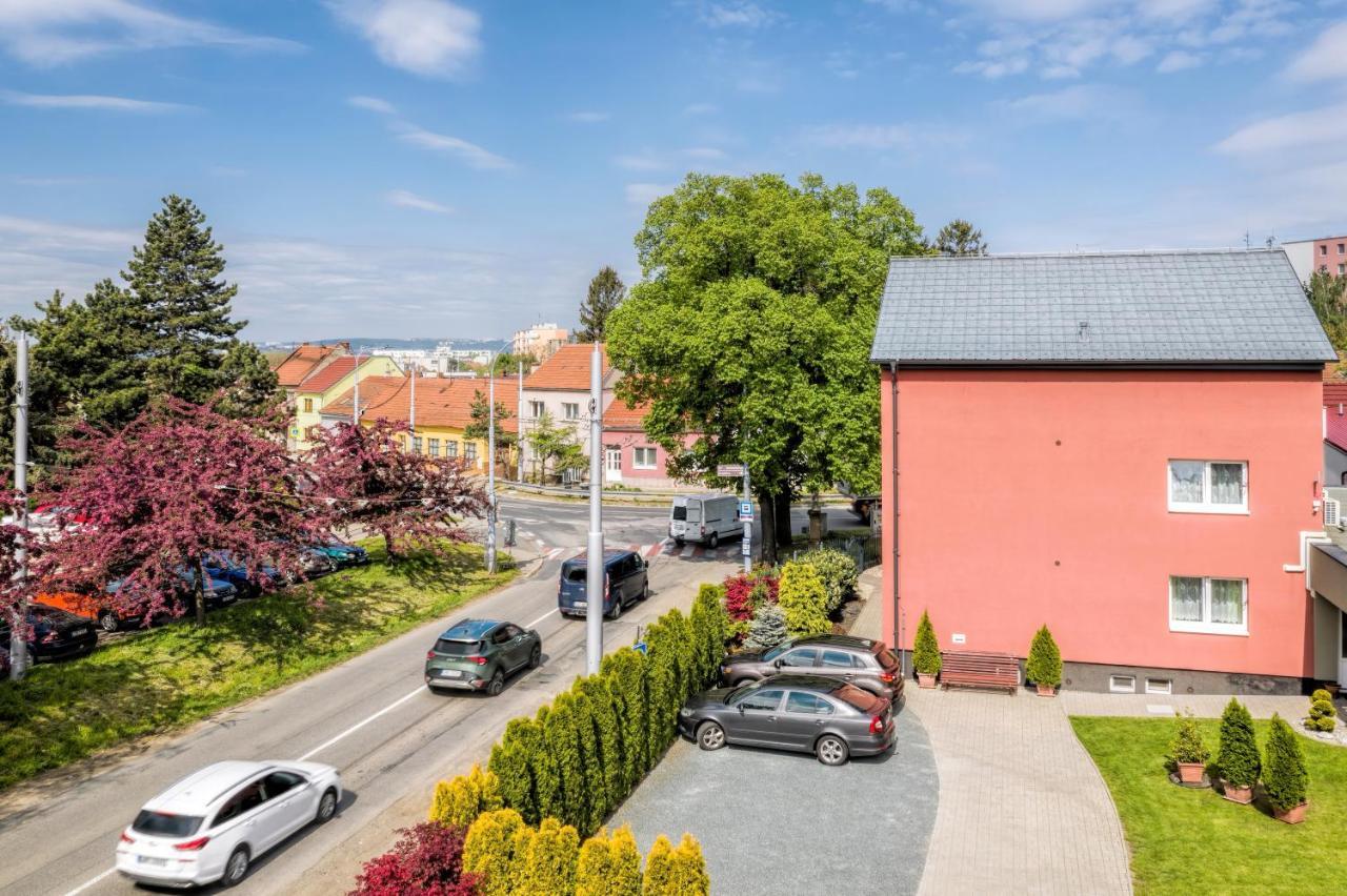 Elendris - Ubytovani U Kostela Brünn Exterior foto