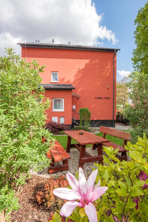Elendris - Ubytovani U Kostela Brünn Exterior foto